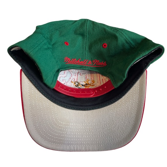 Mitchell & Ness Milwaukee‎ Bucks Embroidered Green Cap with Red Details One Size - Picture 3 of 6